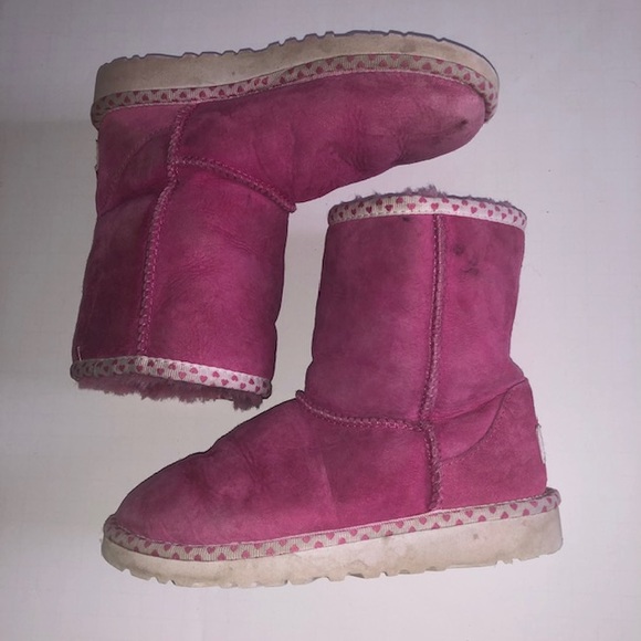 Girls Uggs Uggs Uggs Uggs oh and did I mention Uggs - Picture 4 of 8